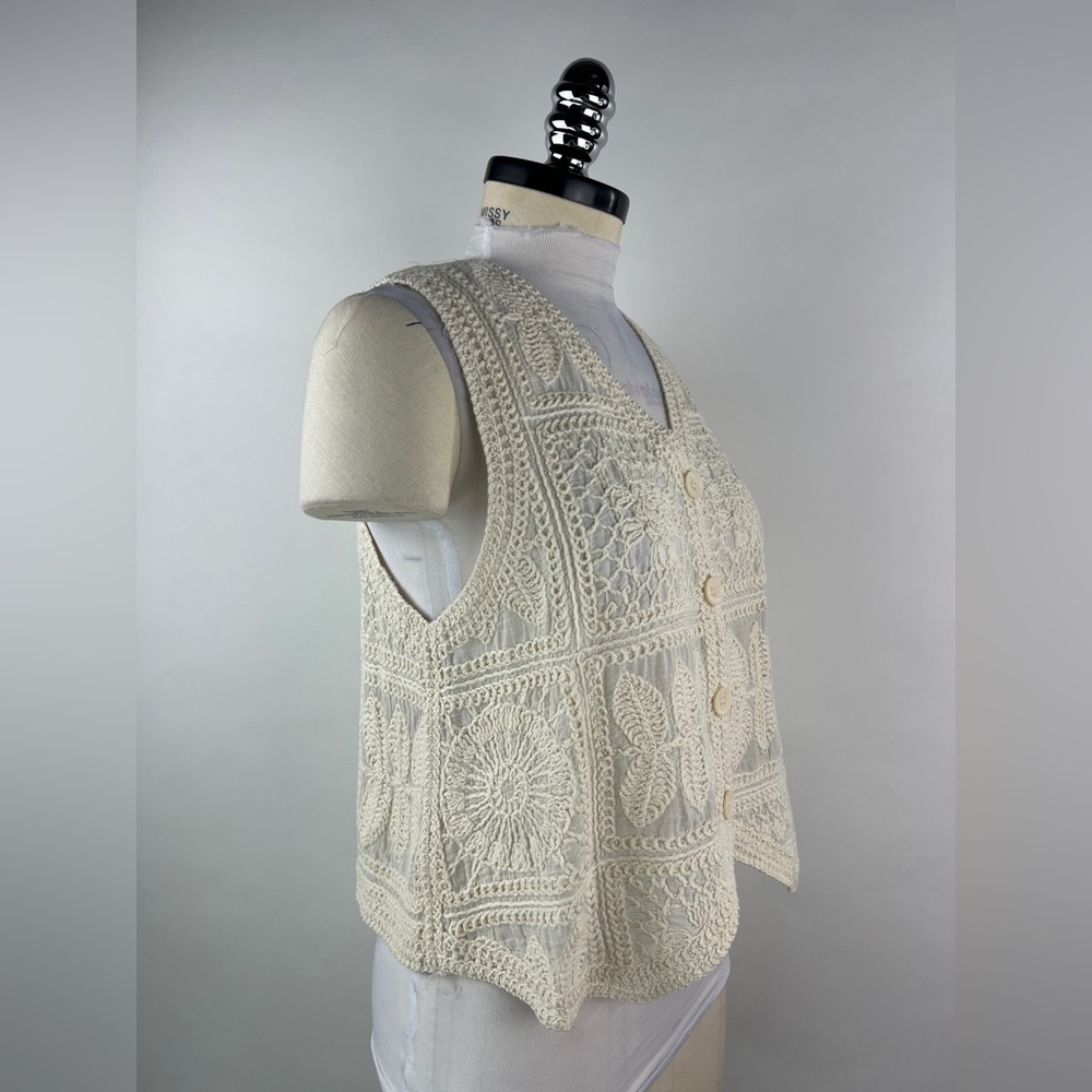 💚 3419. Embroidered Button Front Vest - Picture 3 of 7